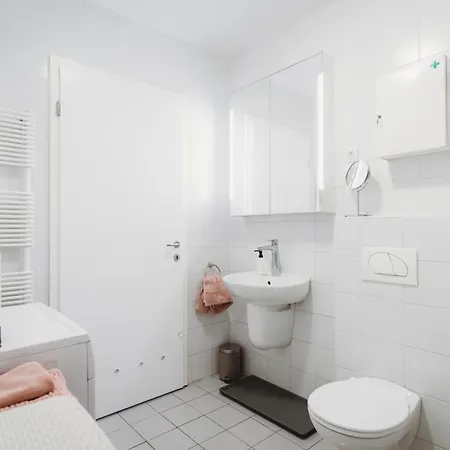 Peaceful Little Retreat, Spacious Free Garage Park * Lublana