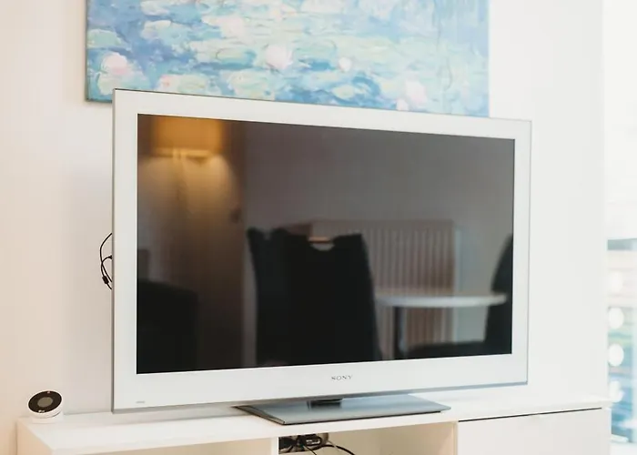 Peaceful Little Retreat, Spacious Free Garage Park *