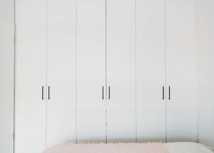 Peaceful Little Retreat, Spacious Free Garage Park Apartma