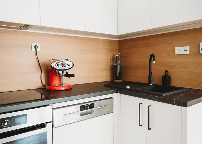 Apartma Peaceful Little Retreat, Spacious Free Garage Park